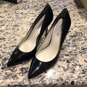 BCBG black pumps 10M